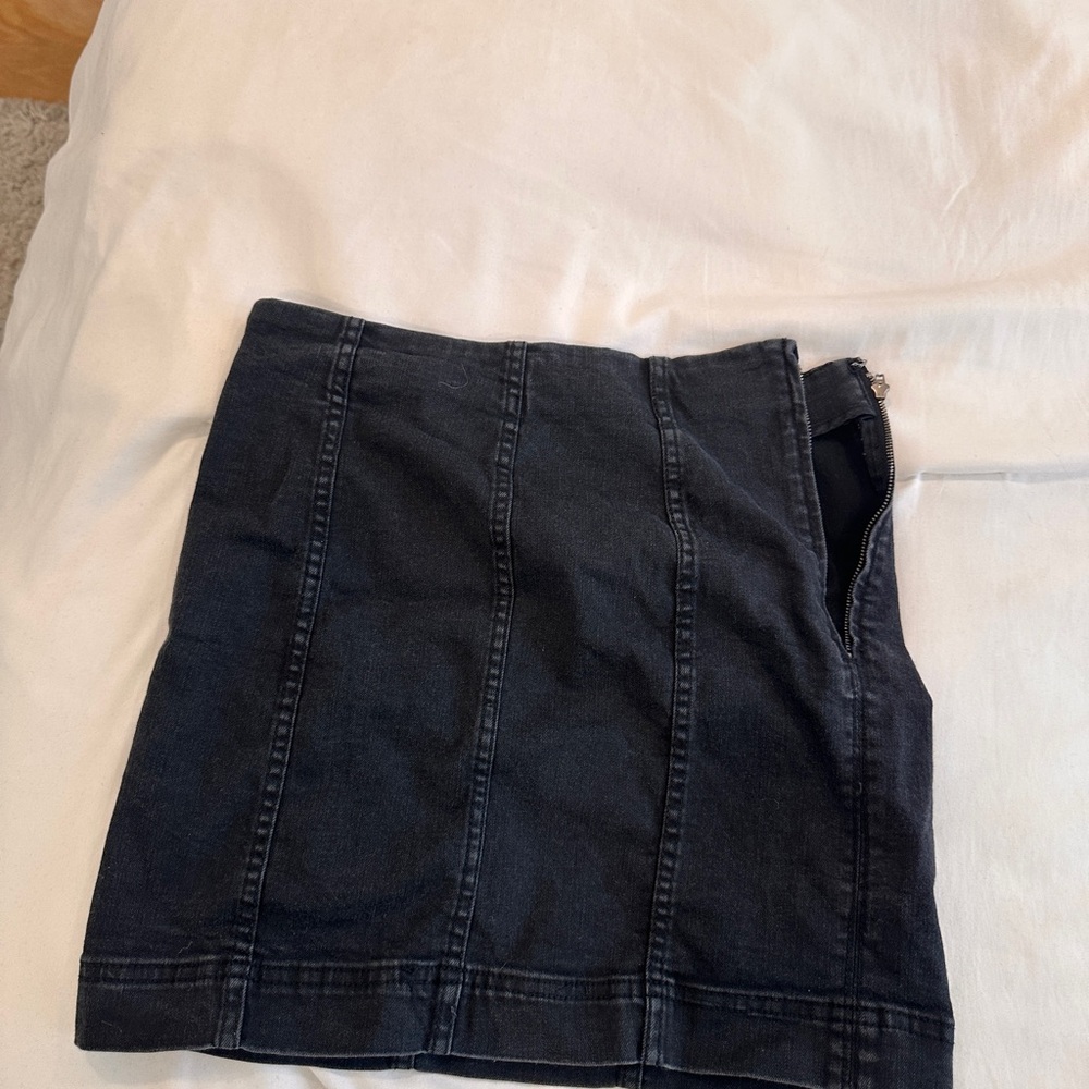 Jolt Dark Denim Skirt with Side Zipper